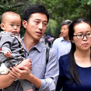 1 раз китай. Одна семья один ребенок в Китае. Азиатки которые завели семьи в России. С какого года в Китае разрешили второго ребенка.